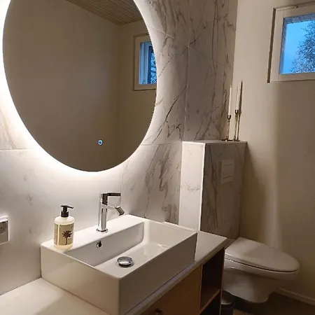 ヴィラ Pajunkissa With Jacuzzi And Sauna ロヴァニエミ