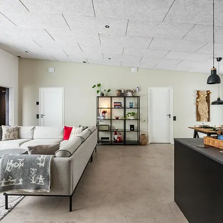 Pajunkissa With Jacuzzi And Sauna Willa *