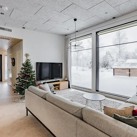 Willa Pajunkissa With Jacuzzi And Sauna